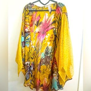 EUC BCBGeneration Light Silky floral kimono. Fits S to L 🌴❤️